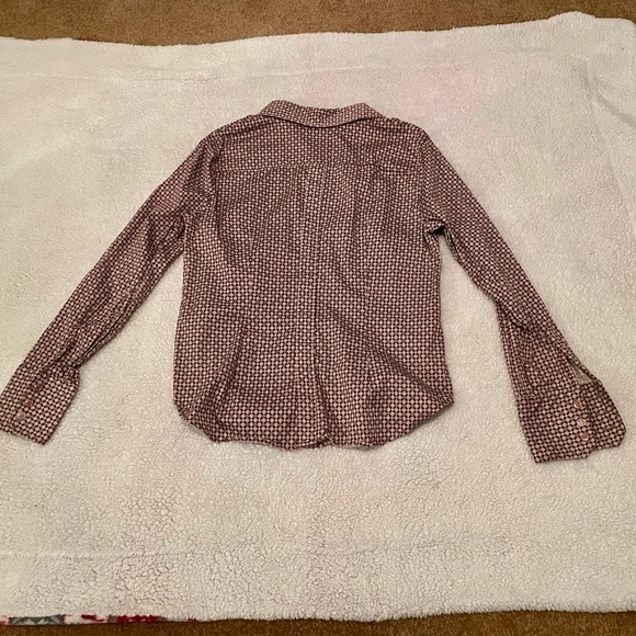 🌷Set of 2 Women’s Button Downs - Picture 7 of 7